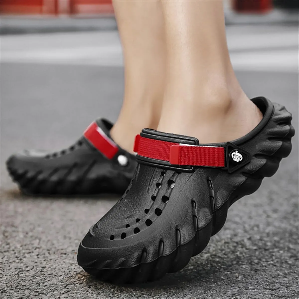 Fashion clogs for men non slip and comfortable foam runner cloud slides for indoor and outdoor pillows sandals for women trendy and classic summer beach shoes slippers
