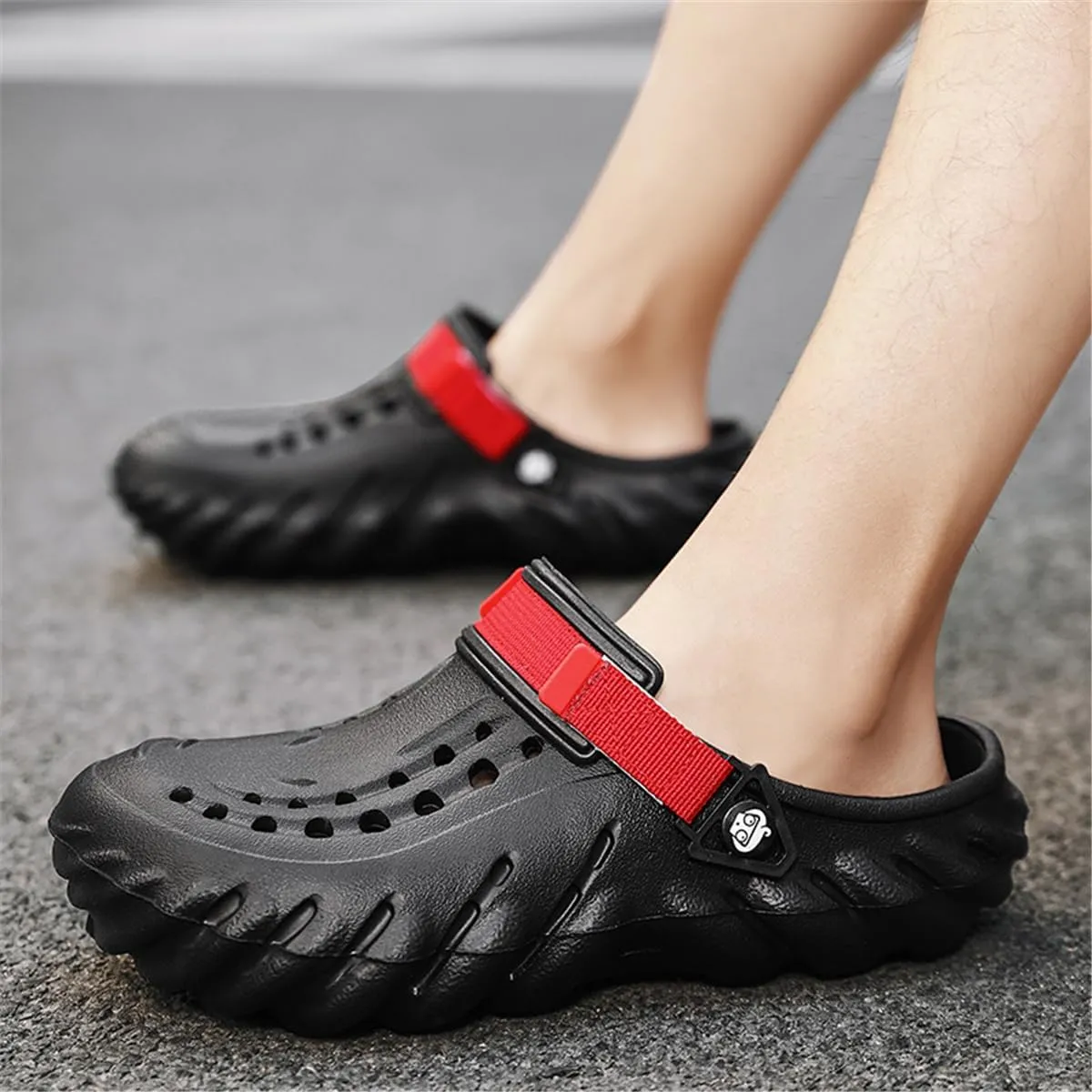 Fashion clogs for men non slip and comfortable foam runner cloud slides for indoor and outdoor pillows sandals for women trendy and classic summer beach shoes slippers