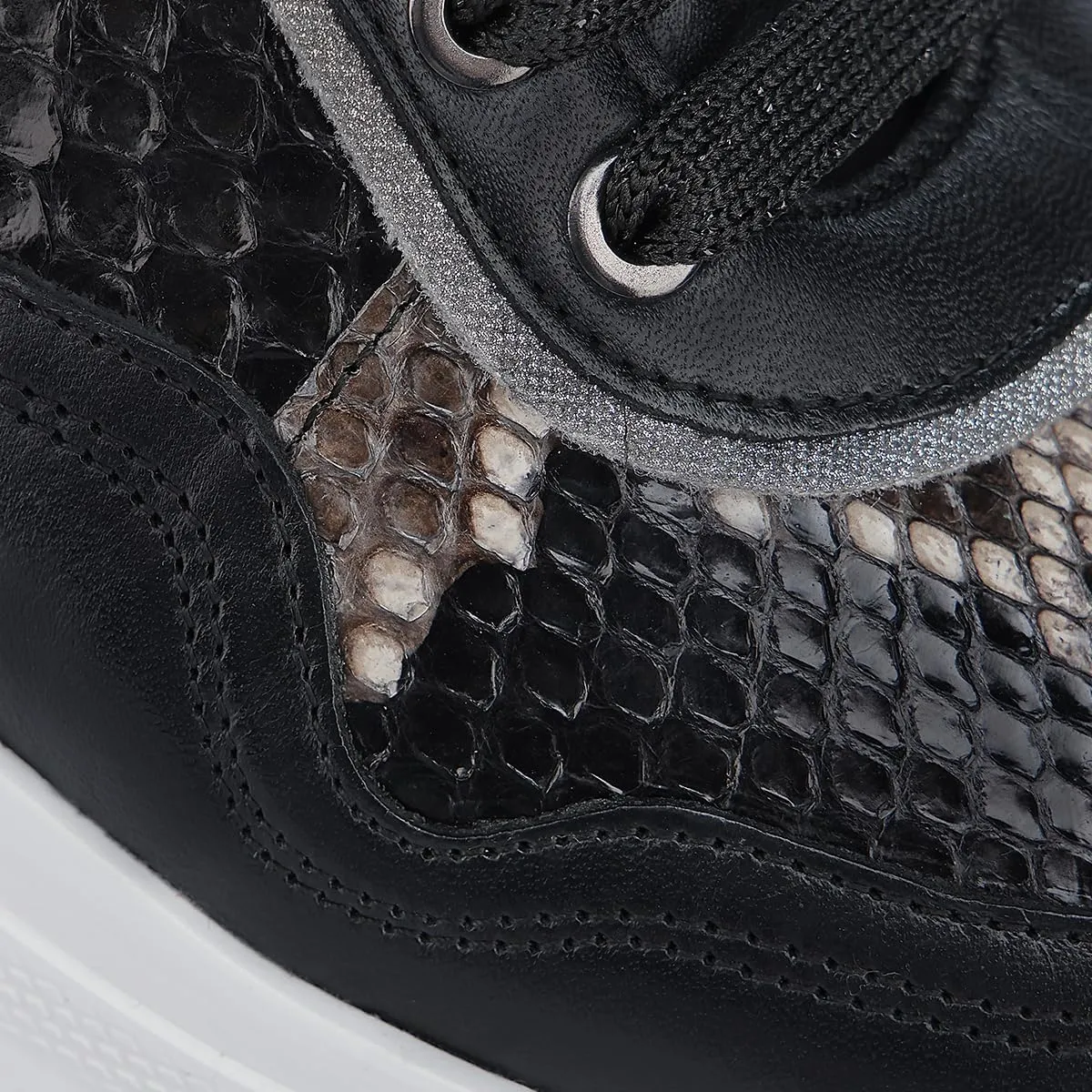 FRANCO CUADRA | Women's Sneakers in Genuine Python and Bovine Leather with Plated Details and XL EXTRALIGHT Sole Black A09PBRS