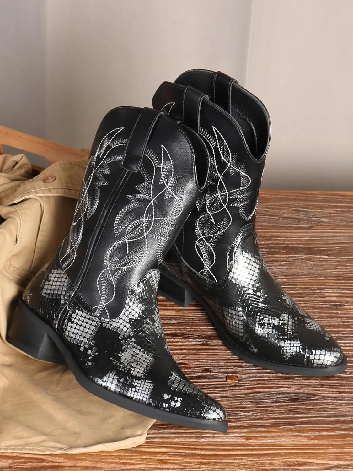 Python Manning Men's Boots Cowboy for Men Classic Pointed Toe Western Pull Up Snakeskin Embroidered Mid-Calf Boots