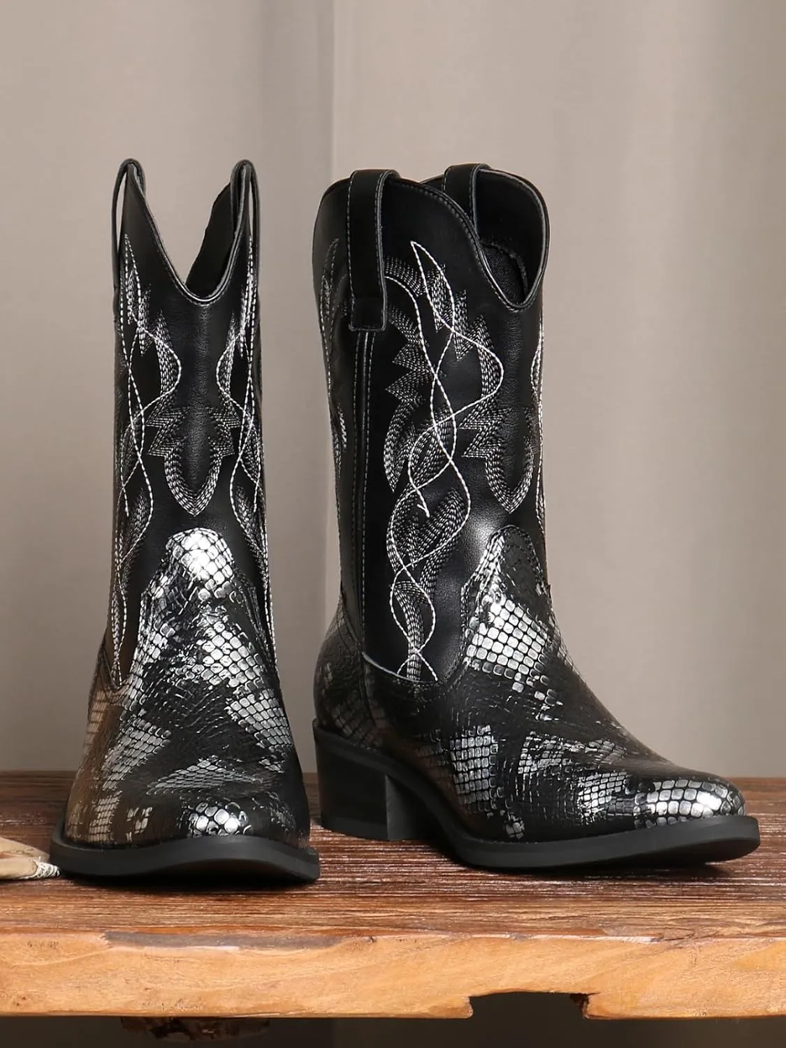 Python Manning Men's Boots Cowboy for Men Classic Pointed Toe Western Pull Up Snakeskin Embroidered Mid-Calf Boots