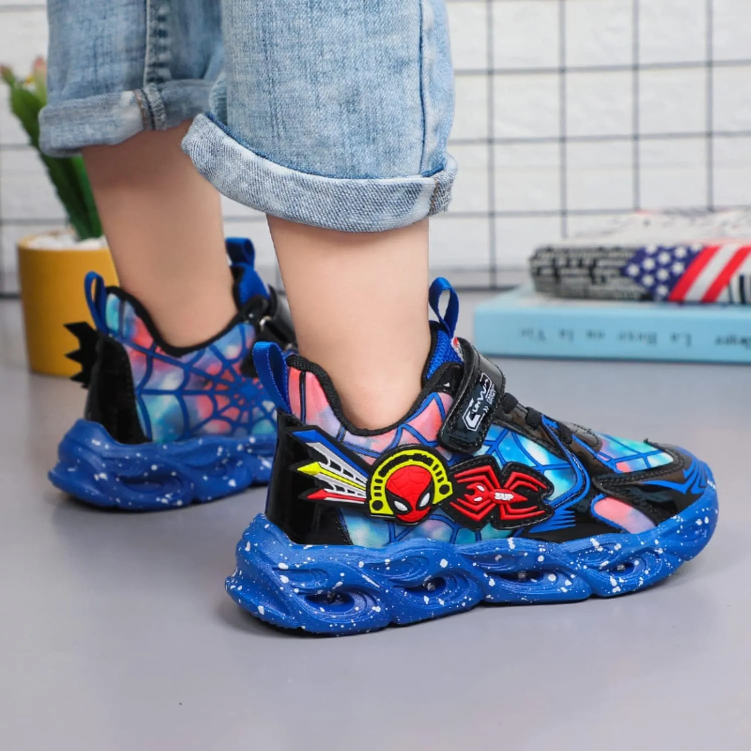 RAYCHY Children's Casual Shoes Boys Breathable Non-Slip Light Sneakers Unisex Luminous Sneakers for Girls Sport Running Shoes