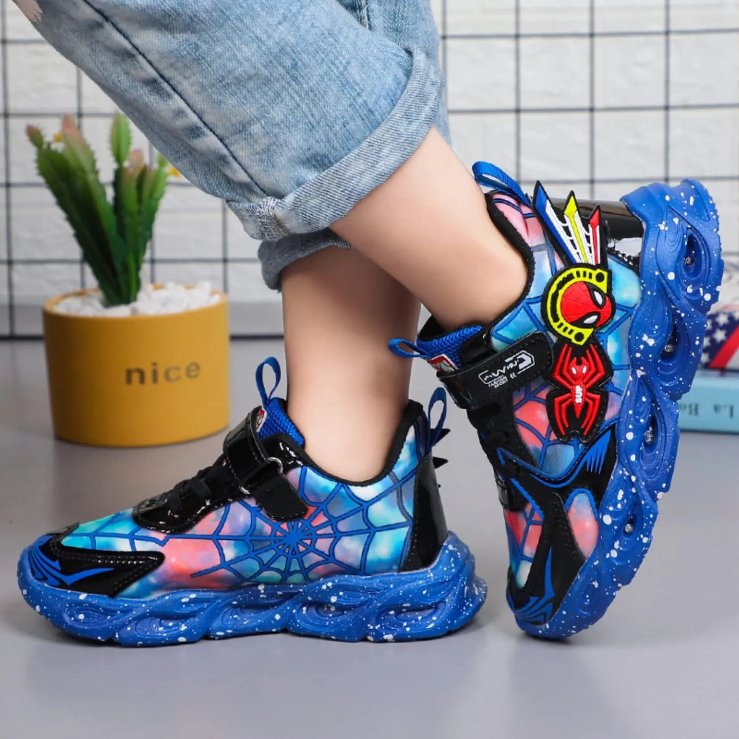 RAYCHY Children's Casual Shoes Boys Breathable Non-Slip Light Sneakers Unisex Luminous Sneakers for Girls Sport Running Shoes
