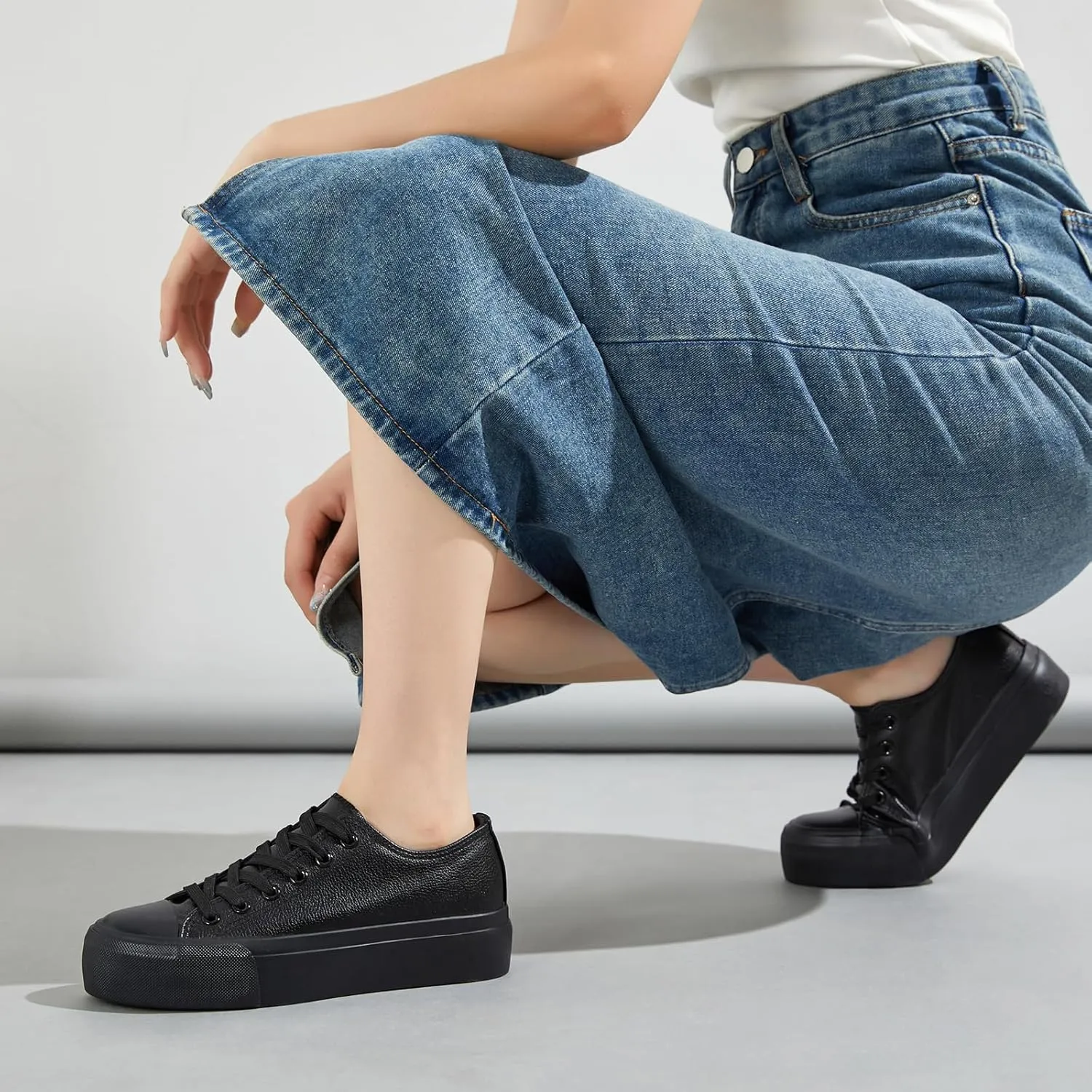 Rominz Women's White Platform Sneakers PU Leather Platform Shoes Classic Black Low Top Sneakers Casual Walking Shoes for Women