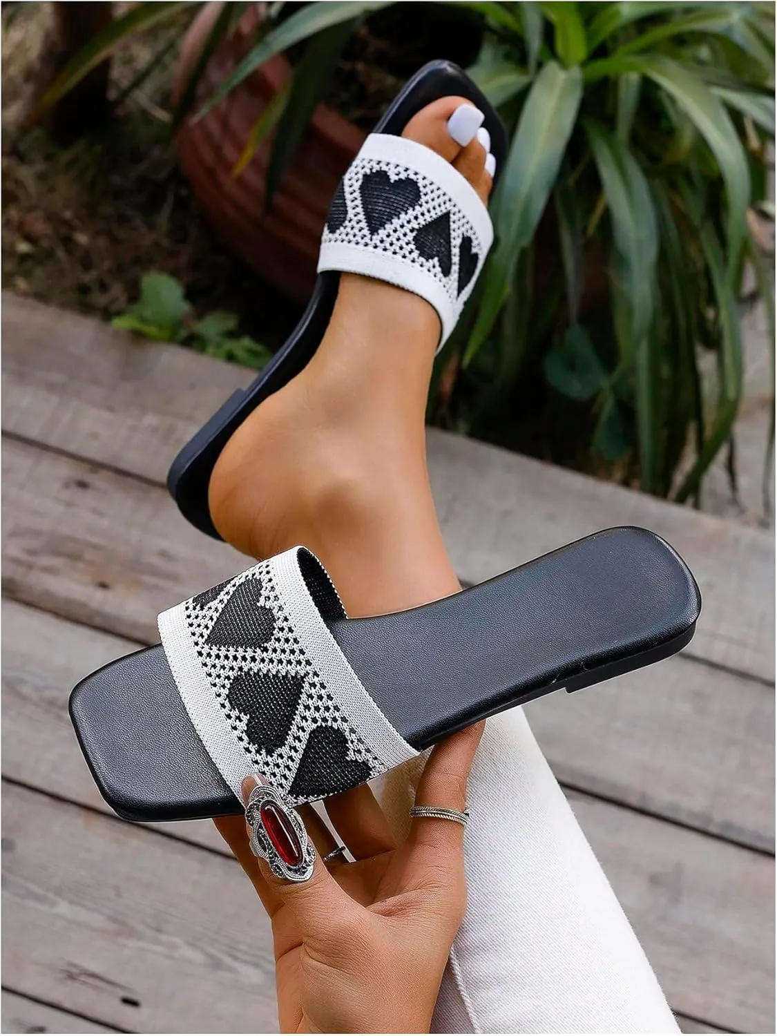 SweatyRocks Women's Heart Open Toe Flat Sandals Y2k Slip On Outdoor Trendy Slide Sandals