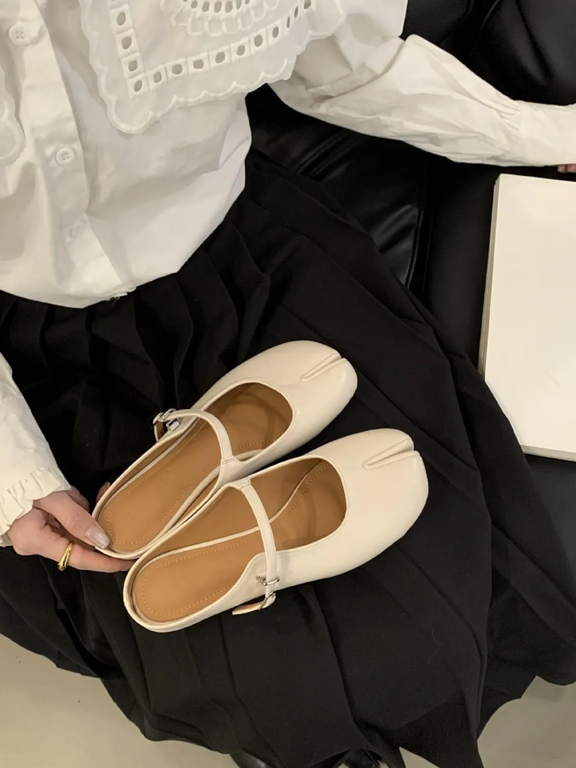 Tabi Shoes Mary Jane Mules Flats for Women Split Toe Wide Width Strips Slip-On Slides Convenient Breathable Comfortable Casual Round Toe Retro Y2K Slippers Spring Summer Fall Back to School