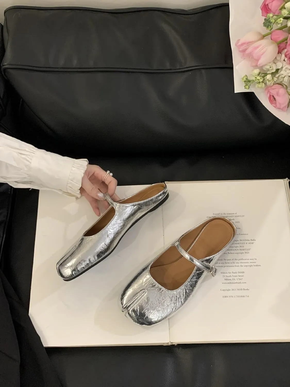 Tabi Shoes Mary Jane Mules Flats for Women Split Toe Wide Width Strips Slip-On Slides Convenient Breathable Comfortable Casual Round Toe Retro Y2K Slippers Spring Summer Fall Back to School