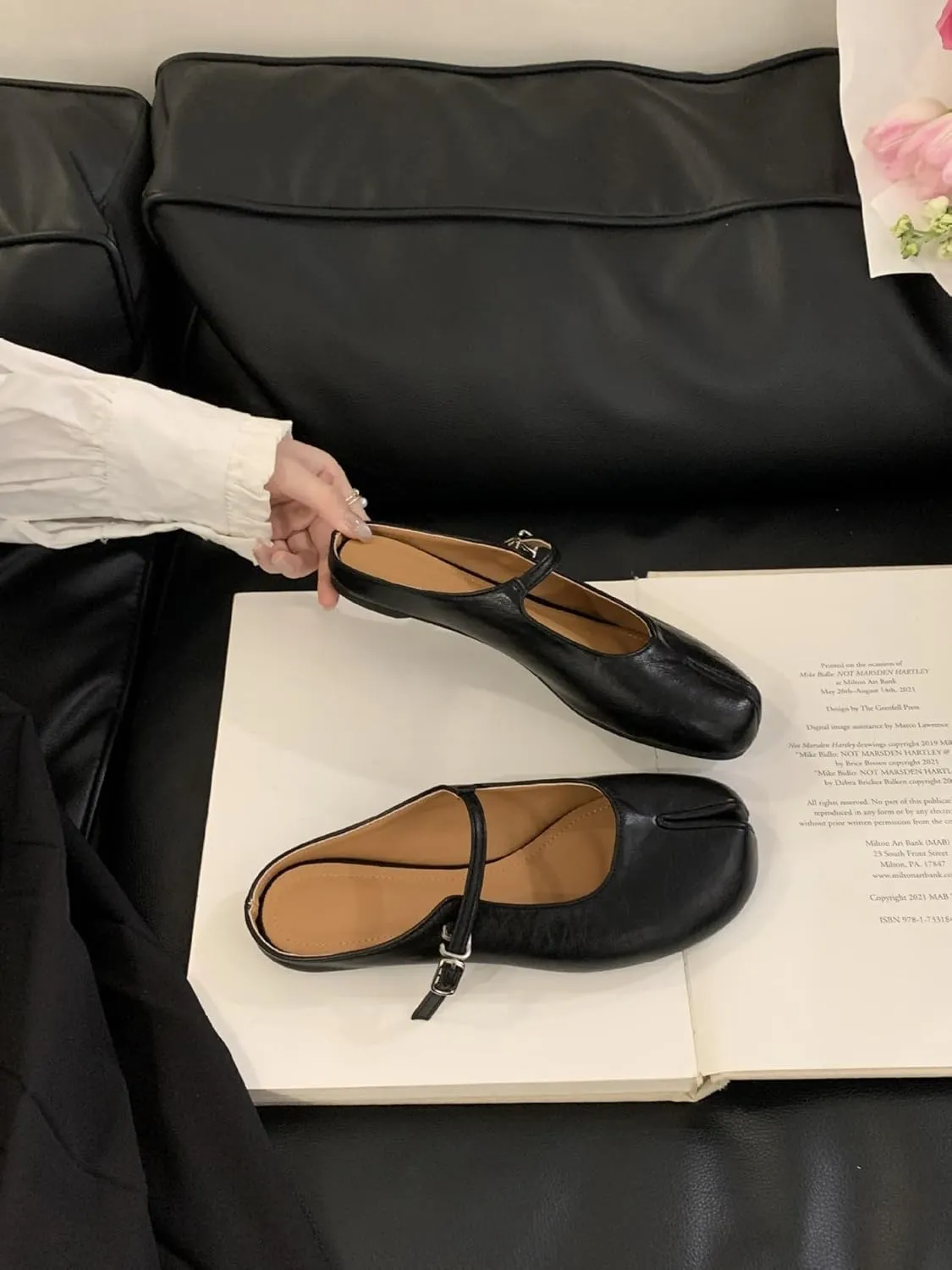 Tabi Shoes Mary Jane Mules Flats for Women Split Toe Wide Width Strips Slip-On Slides Convenient Breathable Comfortable Casual Round Toe Retro Y2K Slippers Spring Summer Fall Back to School
