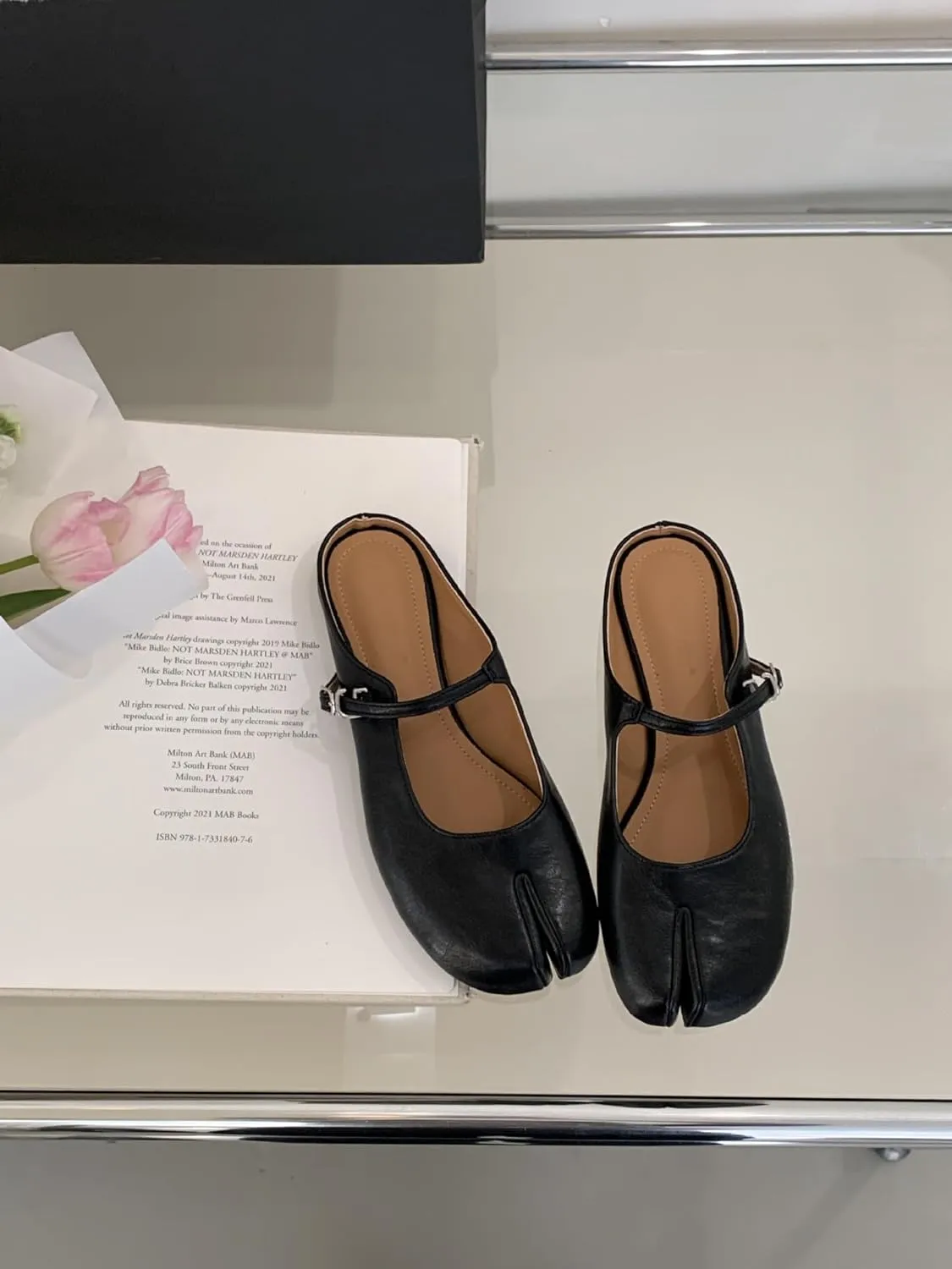 Tabi Shoes Mary Jane Mules Flats for Women Split Toe Wide Width Strips Slip-On Slides Convenient Breathable Comfortable Casual Round Toe Retro Y2K Slippers Spring Summer Fall Back to School