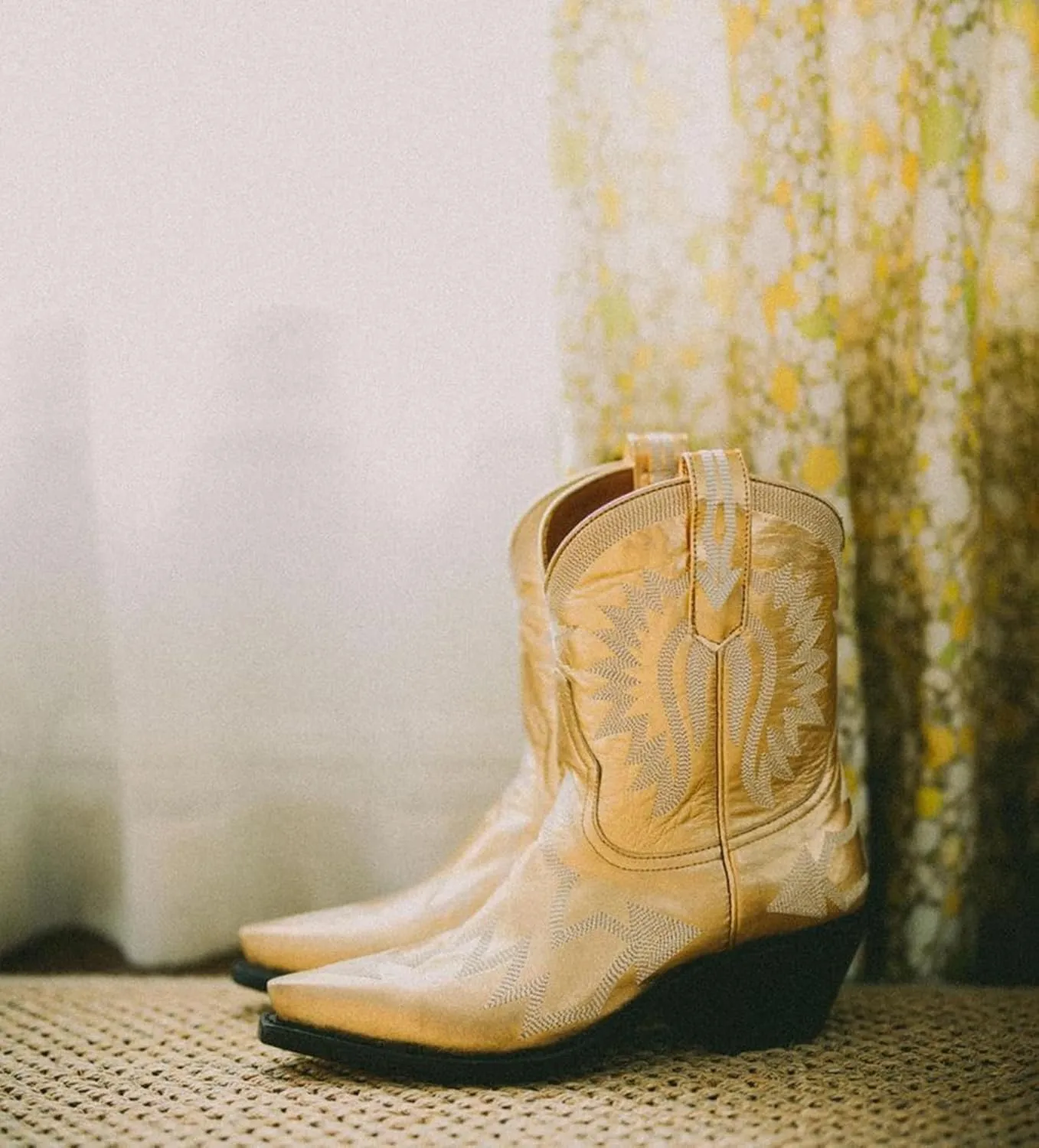 Western Boots for Women Metallic Embroidered Pointed Toe Cowgirl Boots Chunky Heel Pull-On Short Cowboy Boots Wide Calf Country Ankle Boots